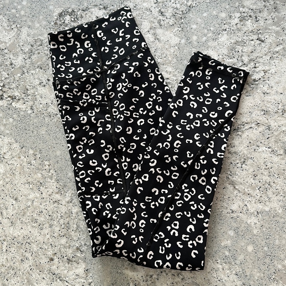 Victoria’s Secret Pocket Leggings- 24” inseam